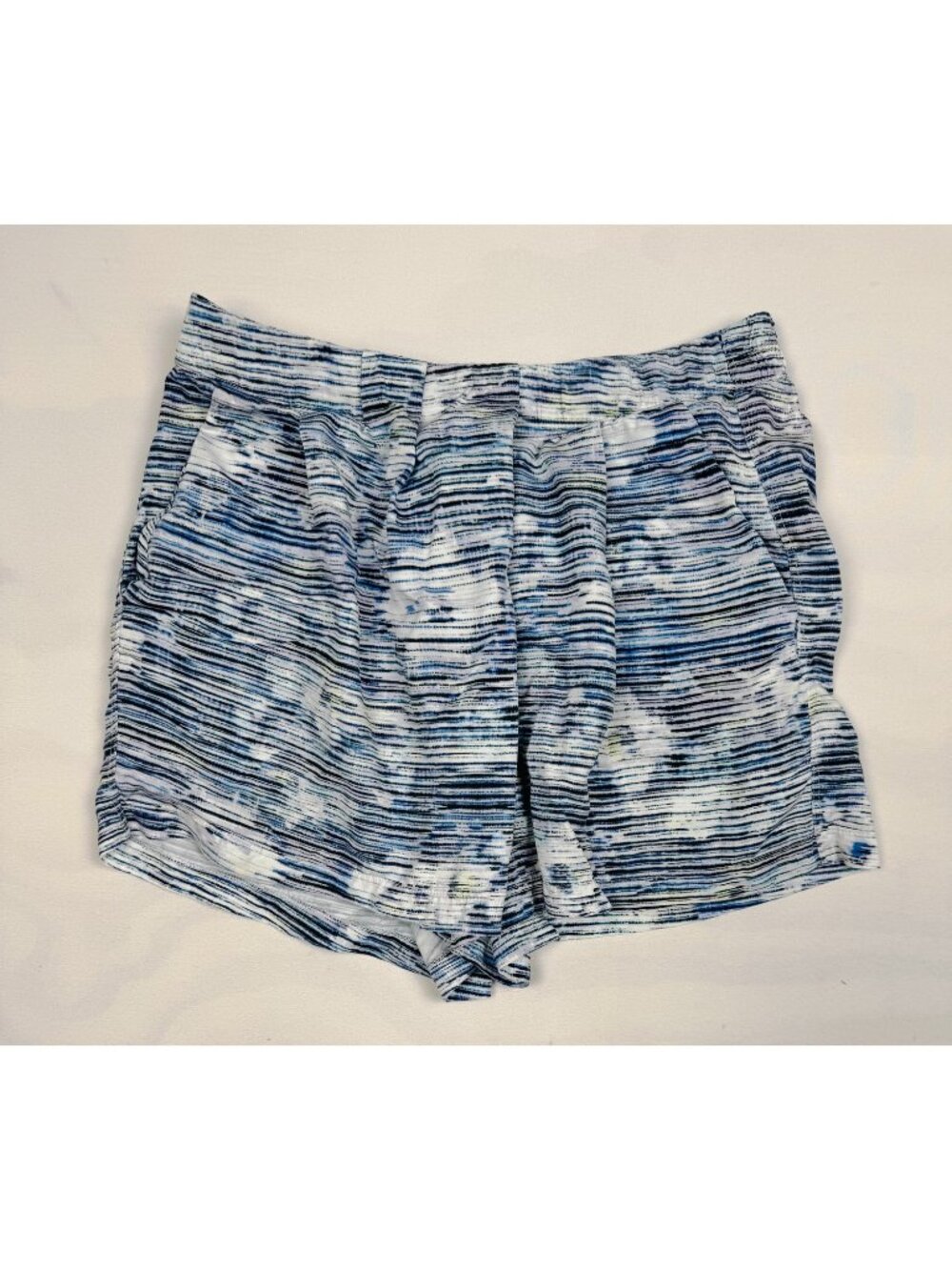 Lululemon Pleated Woven Shorts Blue Stripe Print Size 6 Zip Pockets